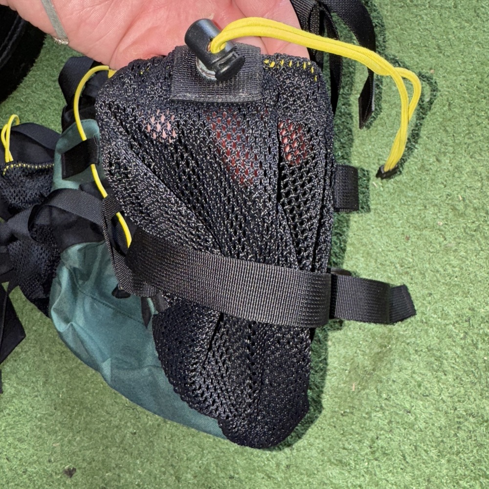 MOUNTAINSMITH Black/Yellow Lumbar‎ Waist Fanny Day Pack Bag Hiking - Picture 4 of 9